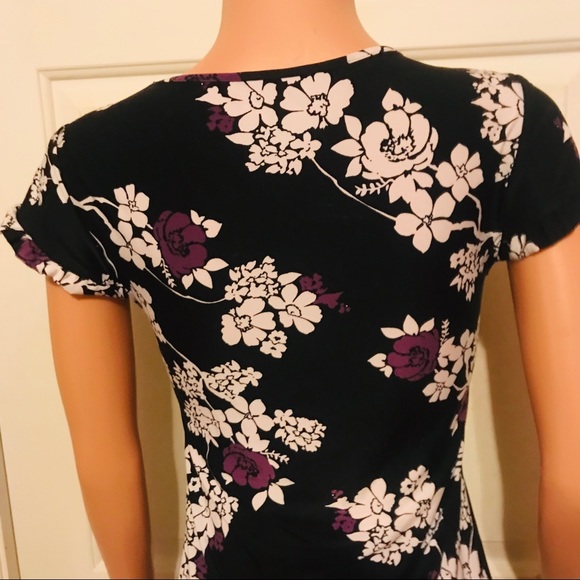 ❌SOLD❌ Black, Purple, White Floral Stretchy Shirt - Picture 7 of 8